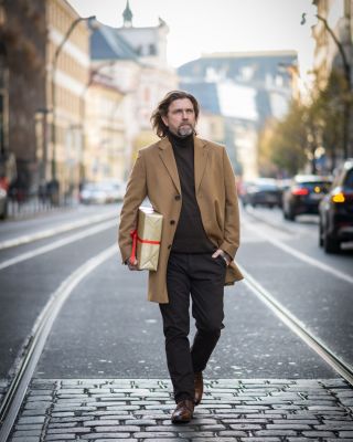 FERATT představuje novou tvář české pánské elegance. Tanečník a choreograf známý nejenom ze StarDance. @petrcadek_official...